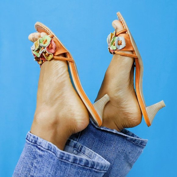 70's Orange Multicolor Leather Kitten Heel Slip on Sandals With Flower Applique! - Picture 7 of 10